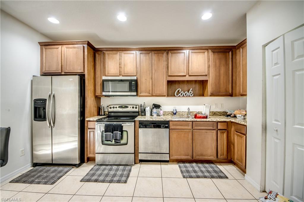 COLONNADE AT FORUM - Residential