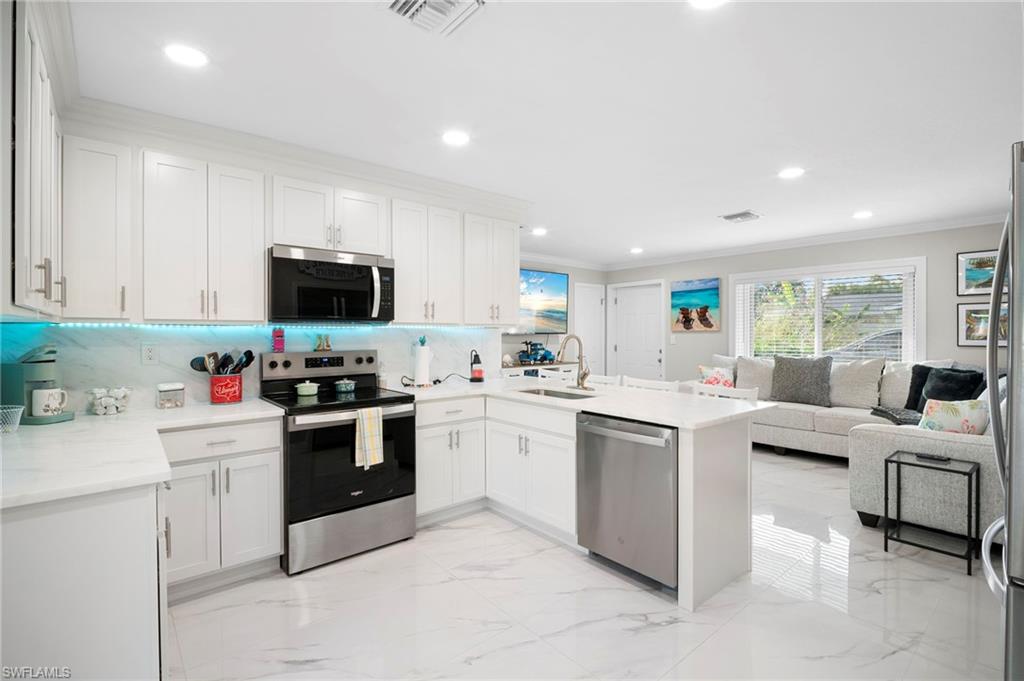 LITTLE GROVES - Residential