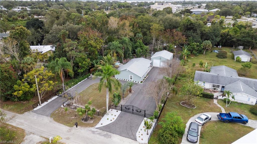 LITTLE GROVES - Residential