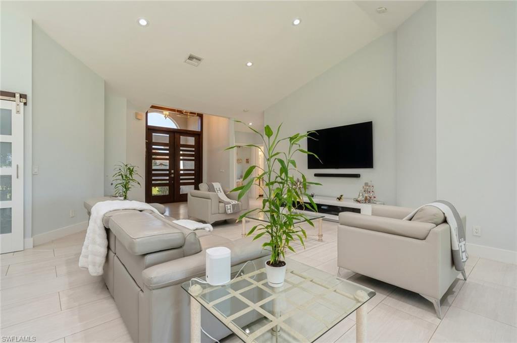 LEXINGTON AT LONE OAK - Residential