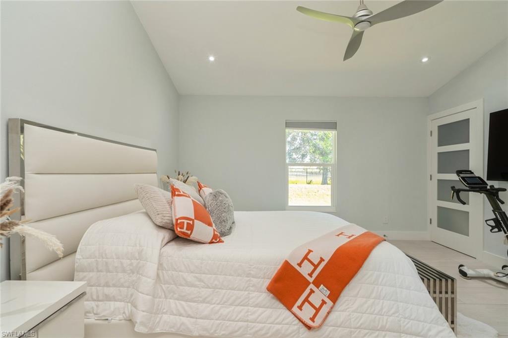 LEXINGTON AT LONE OAK - Residential