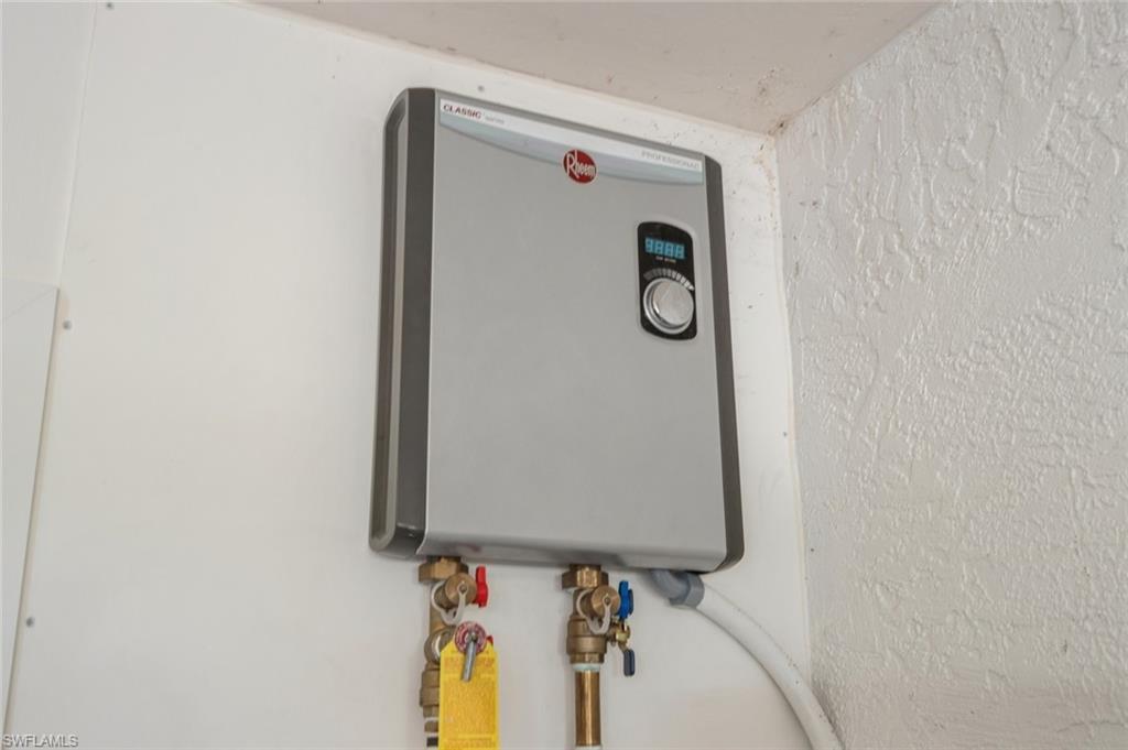 LEXINGTON AT LONE OAK - Residential