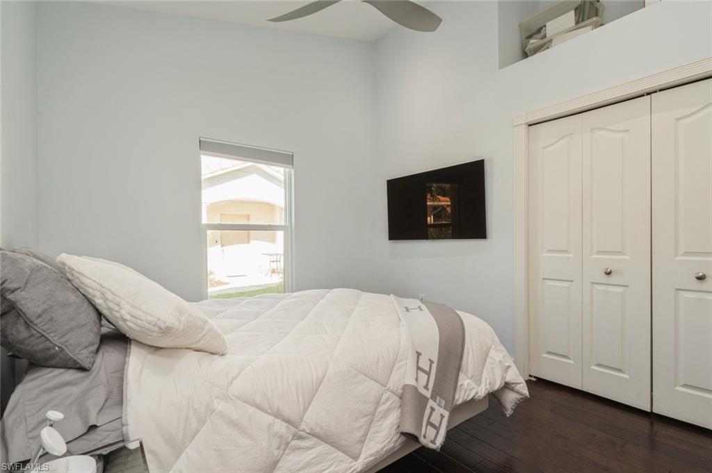 LEXINGTON AT LONE OAK - Residential