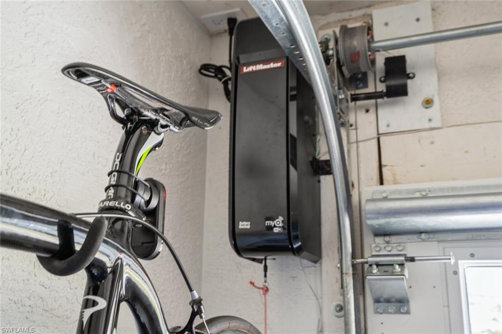 LEXINGTON AT LONE OAK - Residential