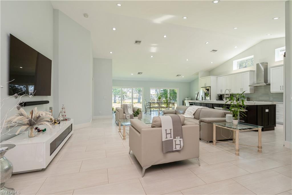 LEXINGTON AT LONE OAK - Residential