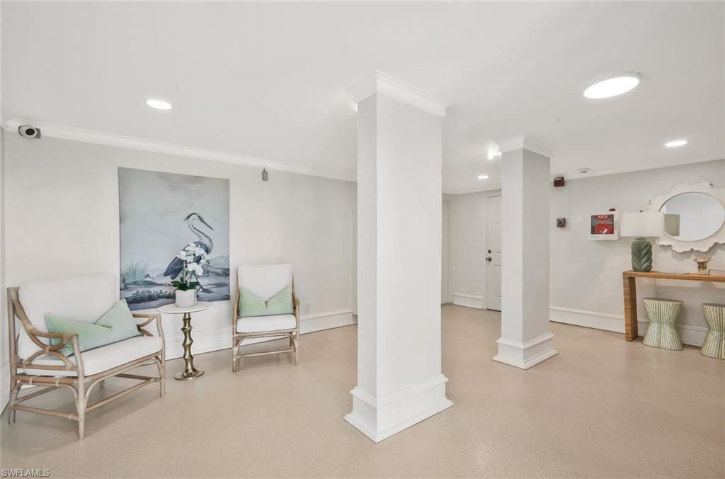 THE PALMS OF BAY BEACH - Residential