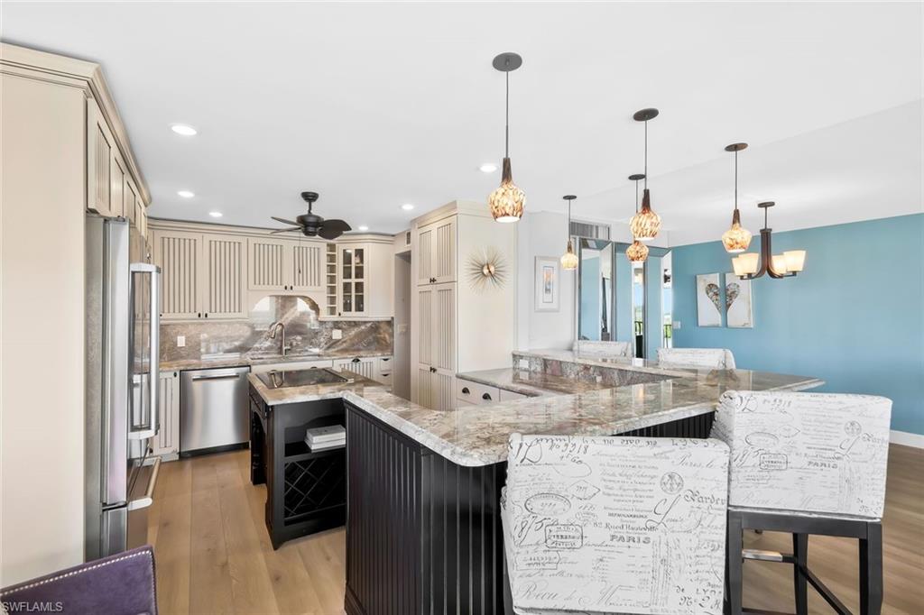 THE PALMS OF BAY BEACH - Residential