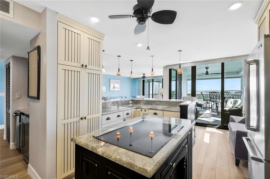 THE PALMS OF BAY BEACH - Residential