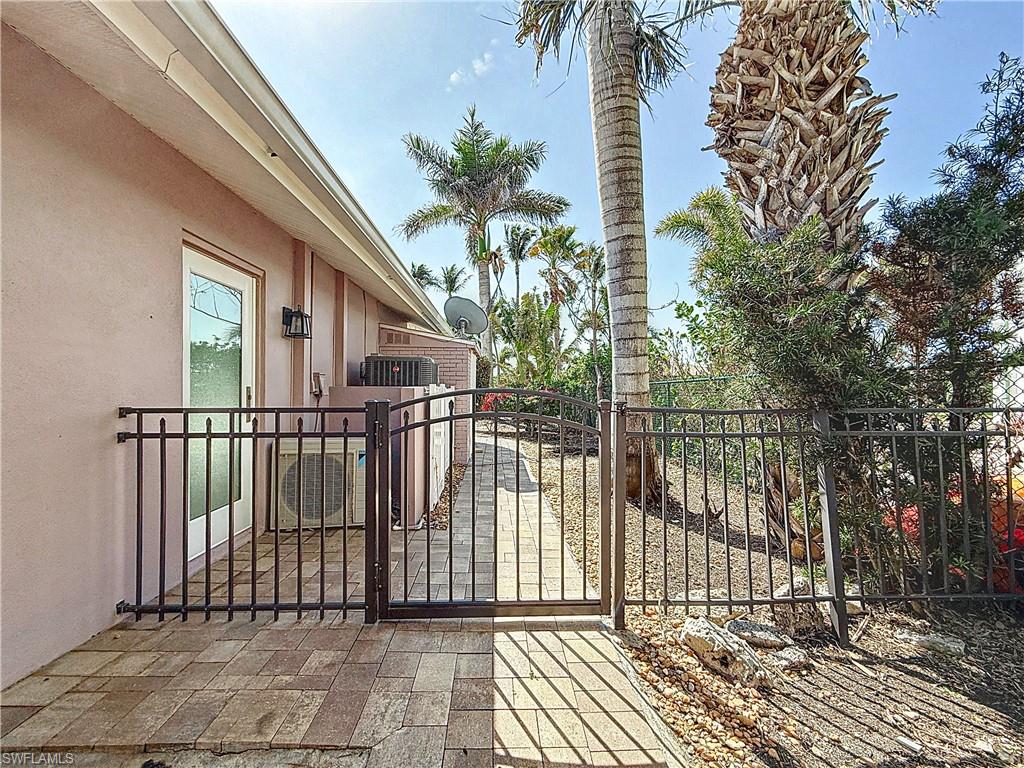 HOLIDAY HEIGHTS - Residential