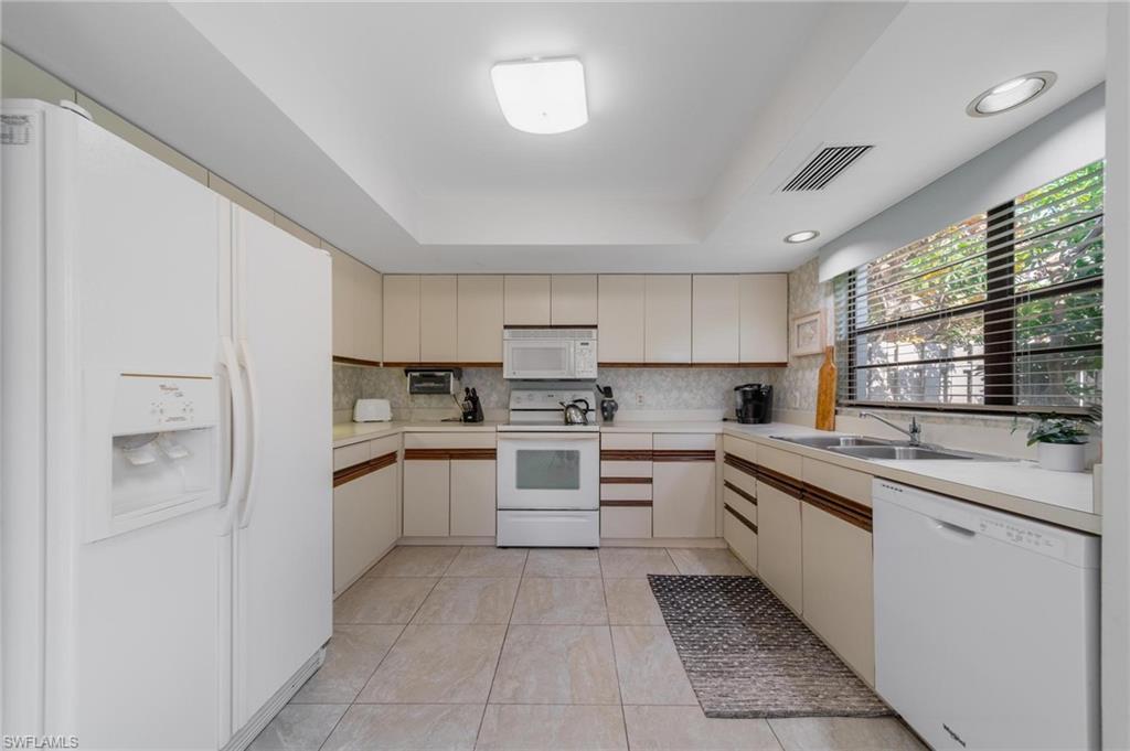 PELICAN RIDGE - Residential Lease