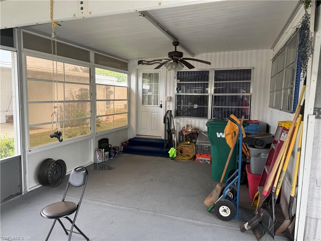 HOLIDAY MANOR - Residential