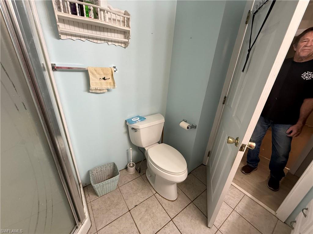 HOLIDAY MANOR - Residential