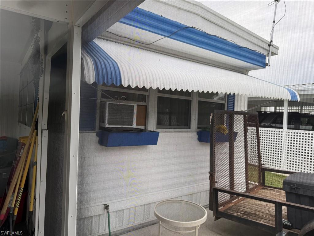 HOLIDAY MANOR - Residential