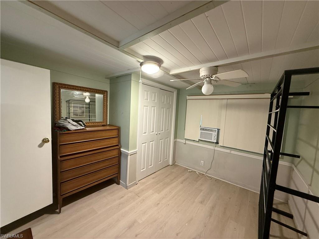 HOLIDAY MANOR - Residential