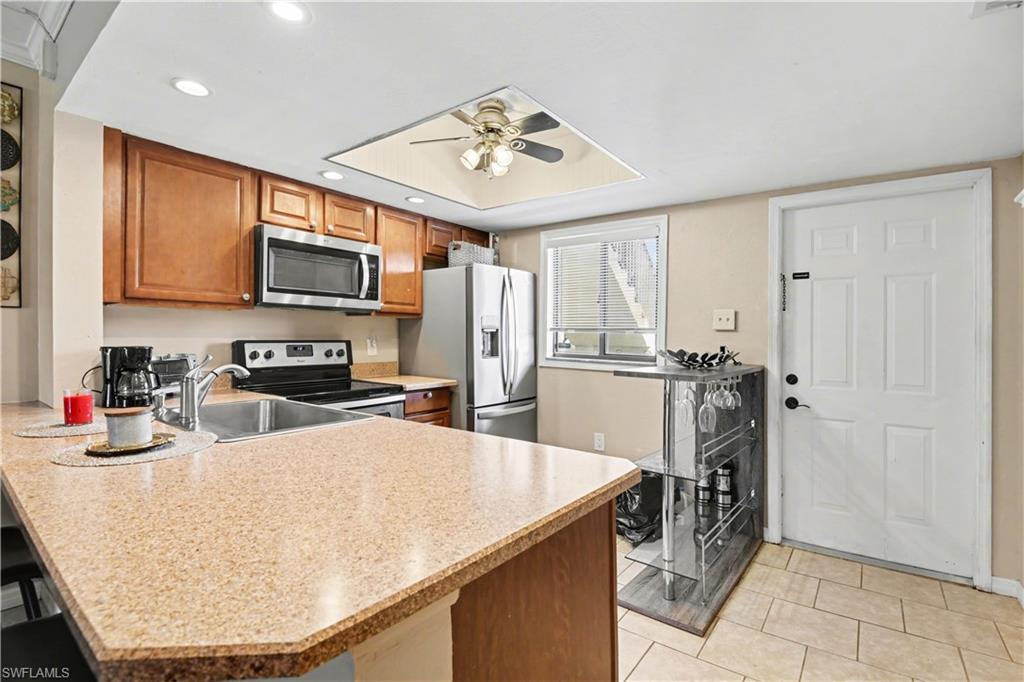 PINEWOOD SOUTH CONDO - Residential