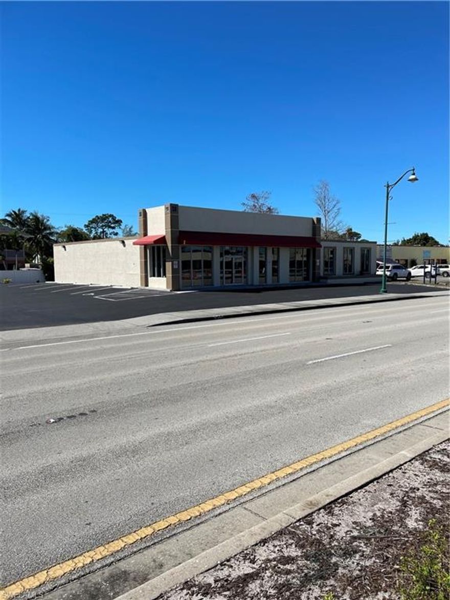 Exceptional Store/Business/Signage Location. Located on the East Tamiami Tr. just a few hundred yards from the new Bayshore Triangle Development. Building interior is wide open and ready for you buildout. Rear Garage Door entry as well.