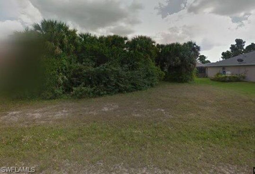 Build your dream home on this southern exposure lot. Quiet neighborhood, surrounded by newer homes and within minutes to Shopping and Restaurants. Bring offer!!!