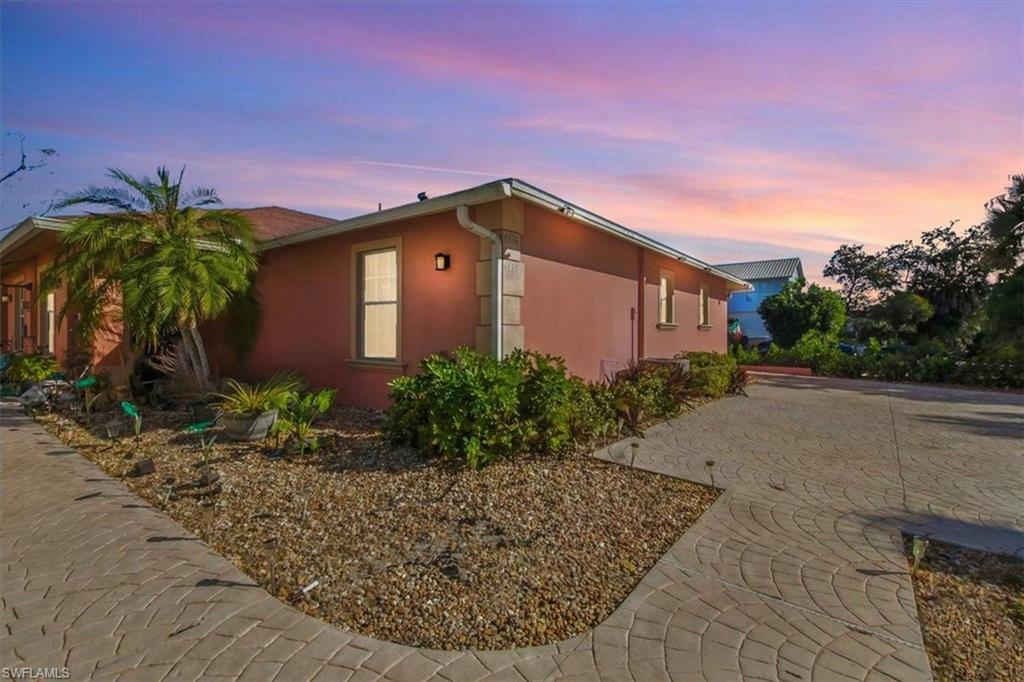 IMPERIAL SHORES - Residential