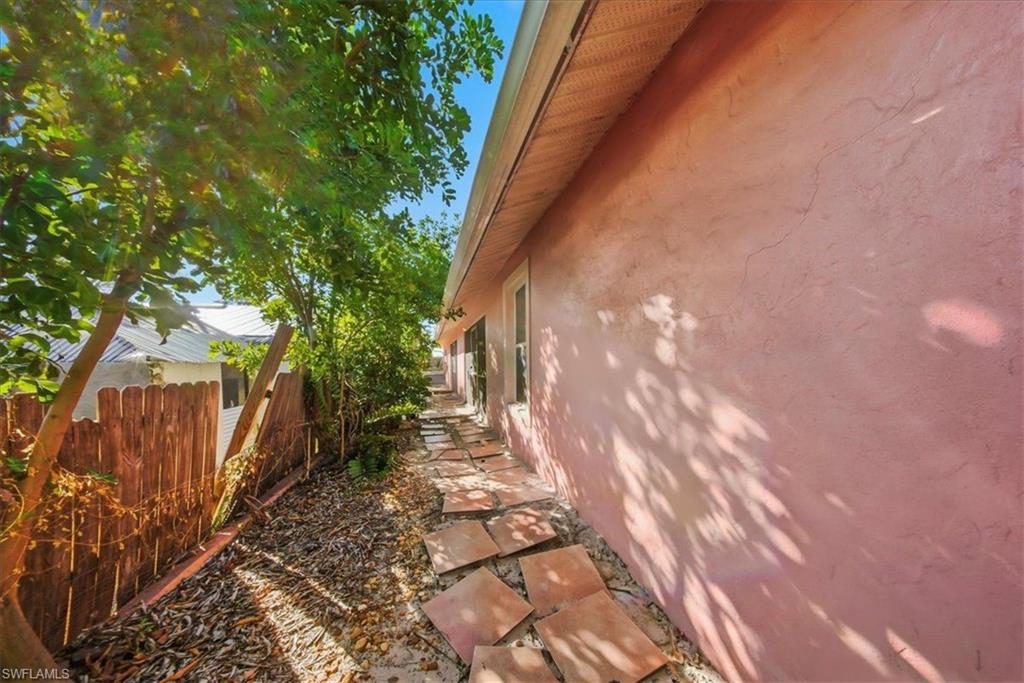 IMPERIAL SHORES - Residential