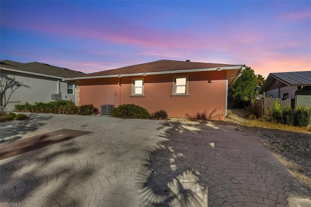 IMPERIAL SHORES - Residential