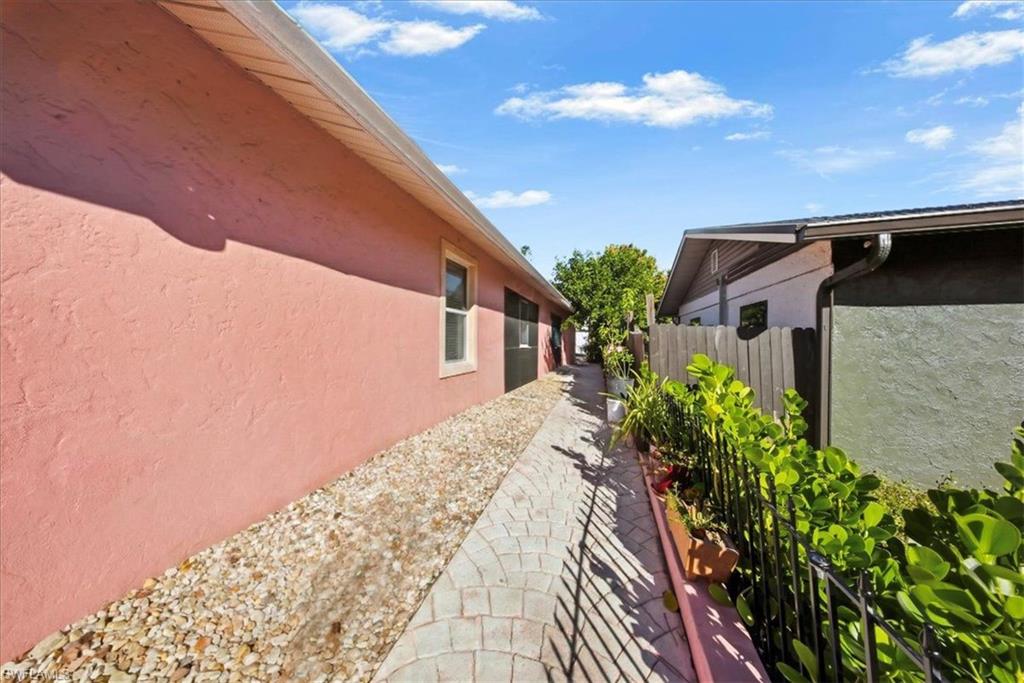 IMPERIAL SHORES - Residential