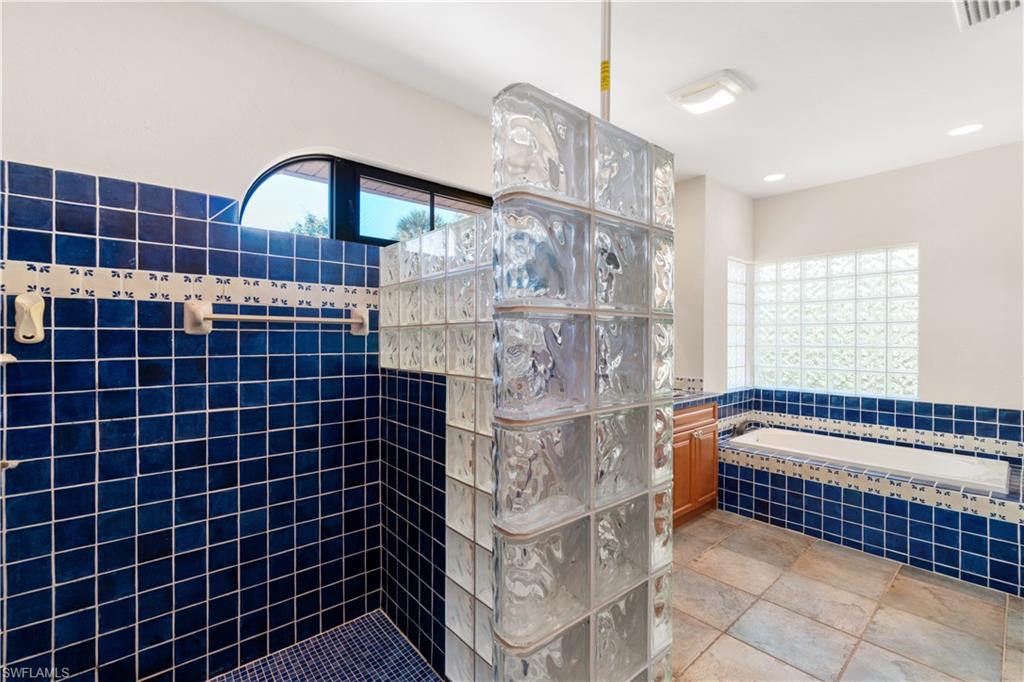 IMPERIAL SHORES - Residential