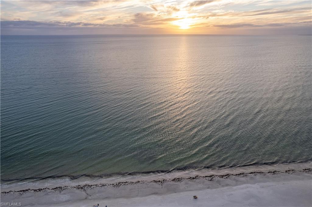 ROYAL PELICAN TOWNHOUSE - Residential