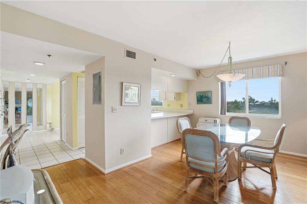 ROYAL PELICAN TOWNHOUSE - Residential