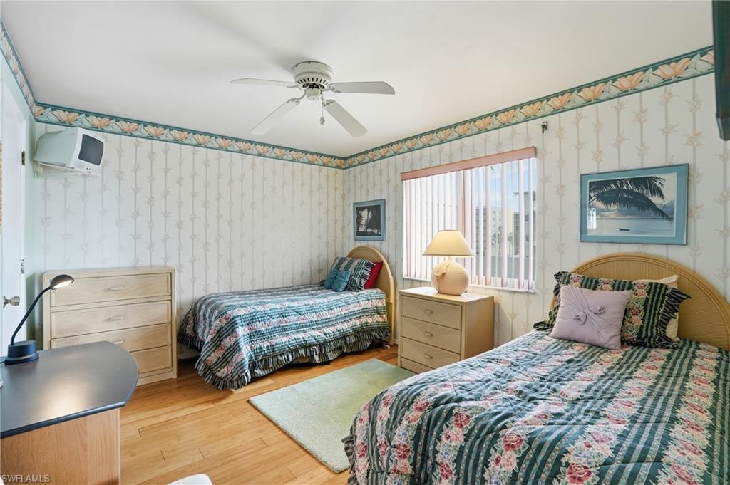 ROYAL PELICAN TOWNHOUSE - Residential