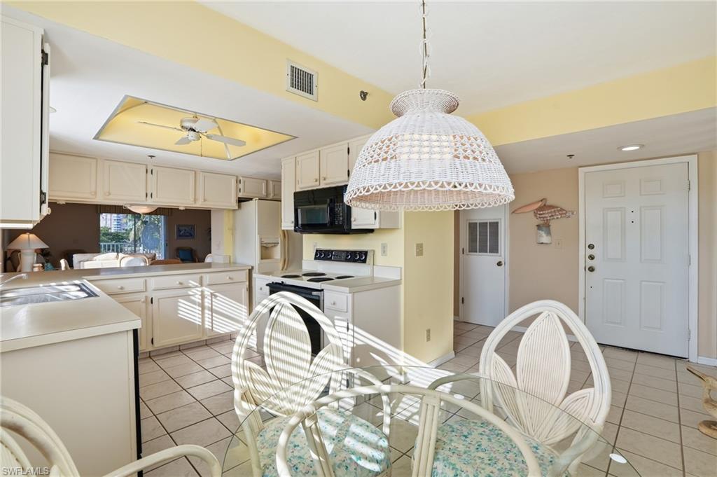 ROYAL PELICAN TOWNHOUSE - Residential