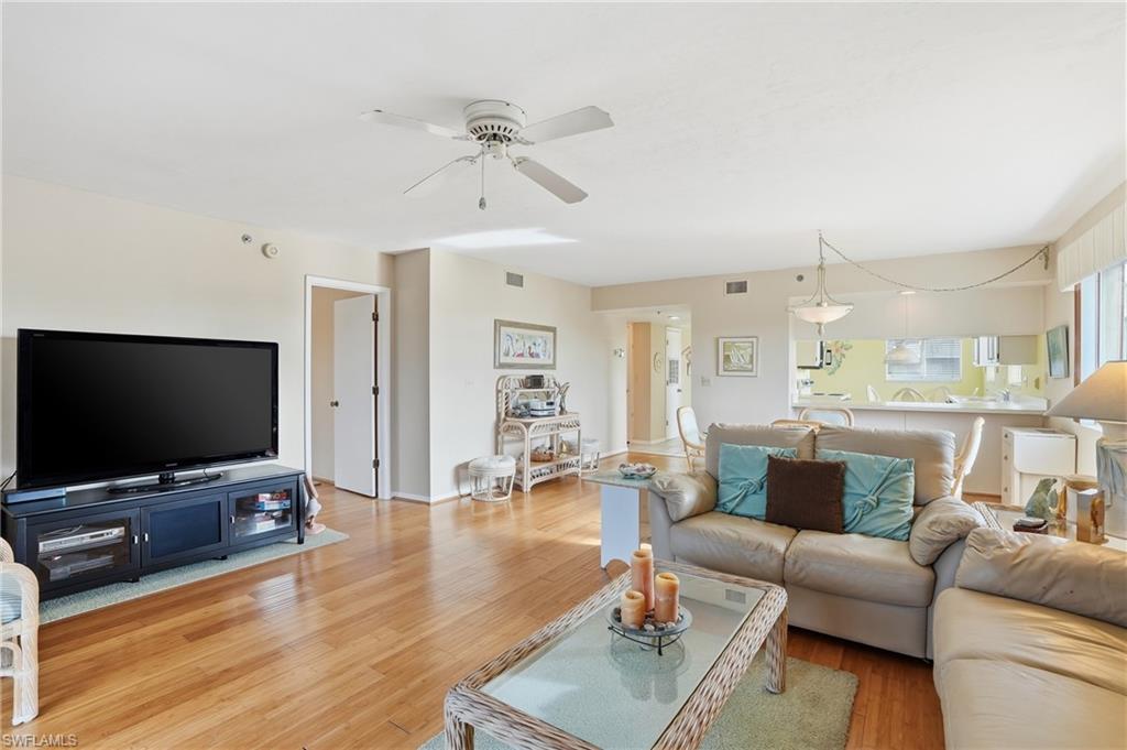 ROYAL PELICAN TOWNHOUSE - Residential