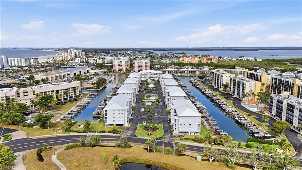 ROYAL PELICAN TOWNHOUSE - Residential