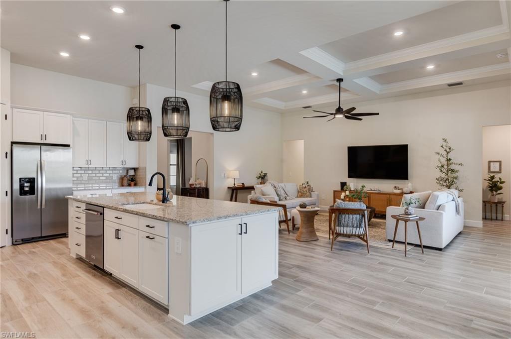 COUNTRY CLUB - Residential