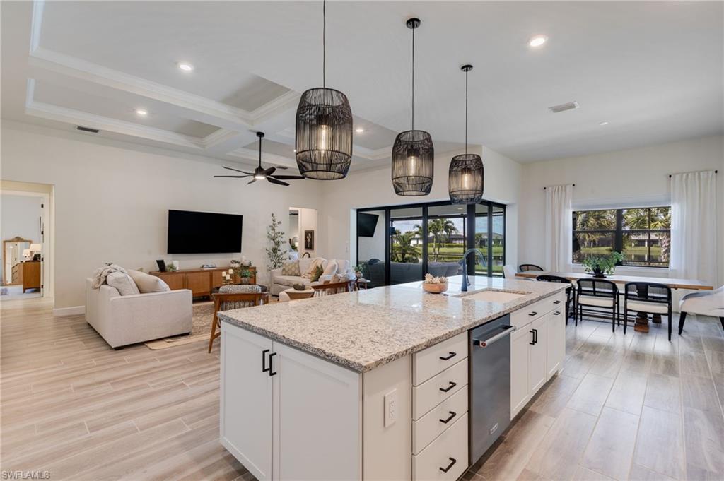 COUNTRY CLUB - Residential