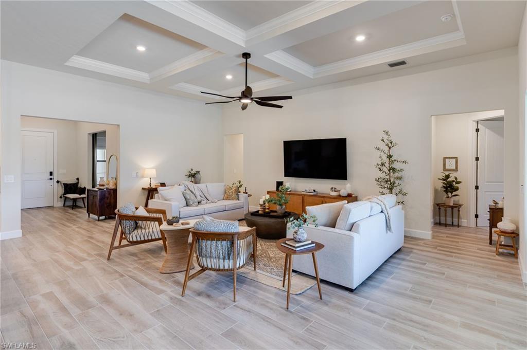 COUNTRY CLUB - Residential