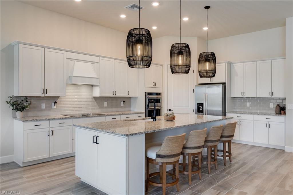 COUNTRY CLUB - Residential