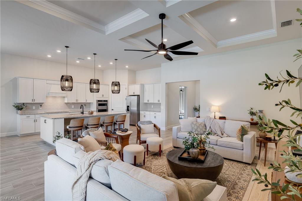 COUNTRY CLUB - Residential