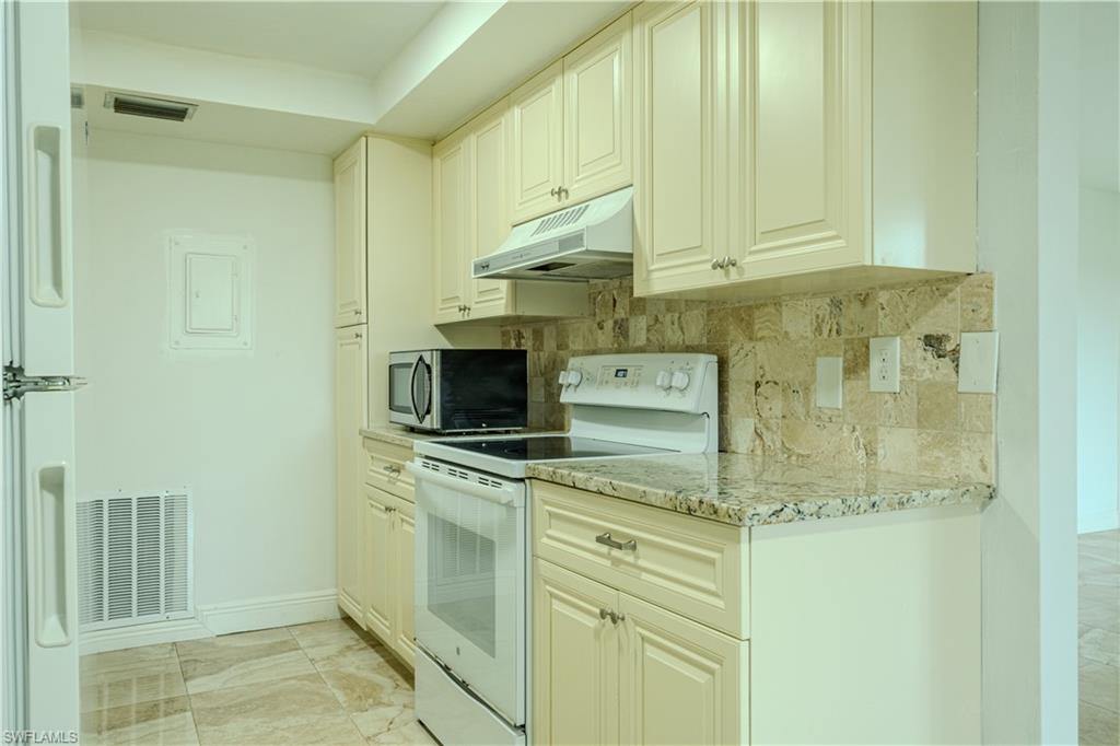 LAKEWOOD - Residential Lease