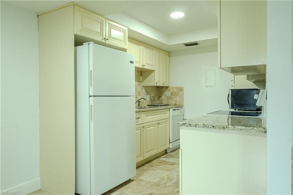 LAKEWOOD - Residential Lease