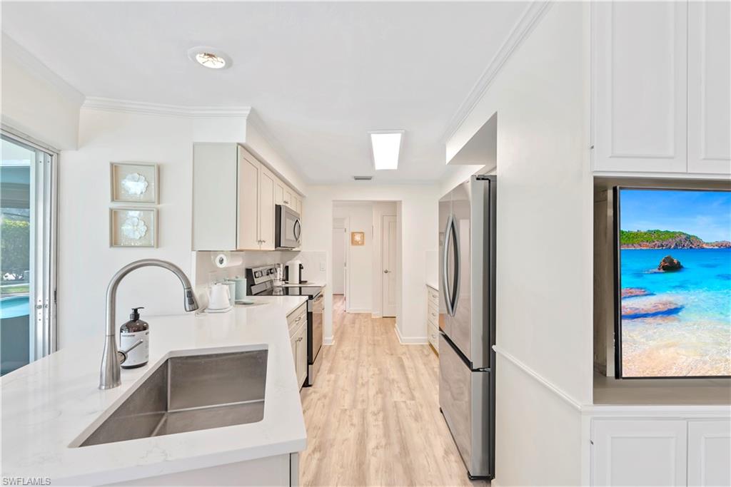 AQUALANE SHORES - Residential Lease