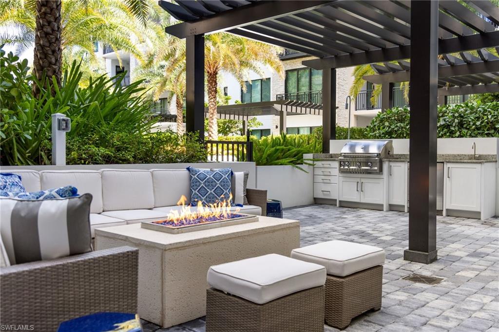 QUATTRO AT NAPLES SQUARE - Residential