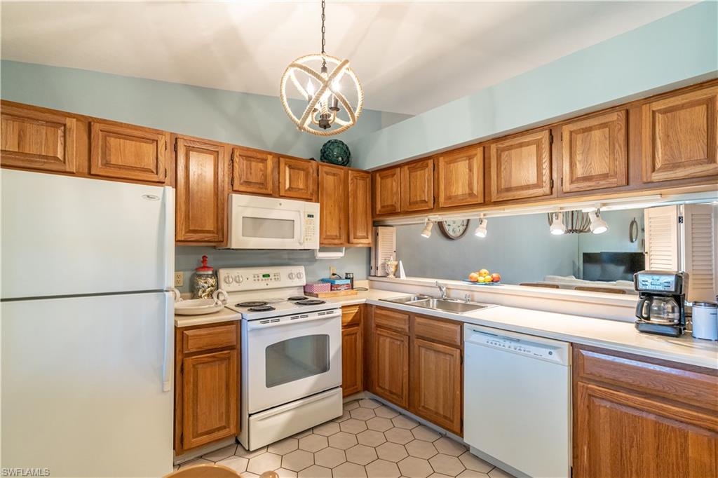 BOCA CIEGA MANOR - Residential