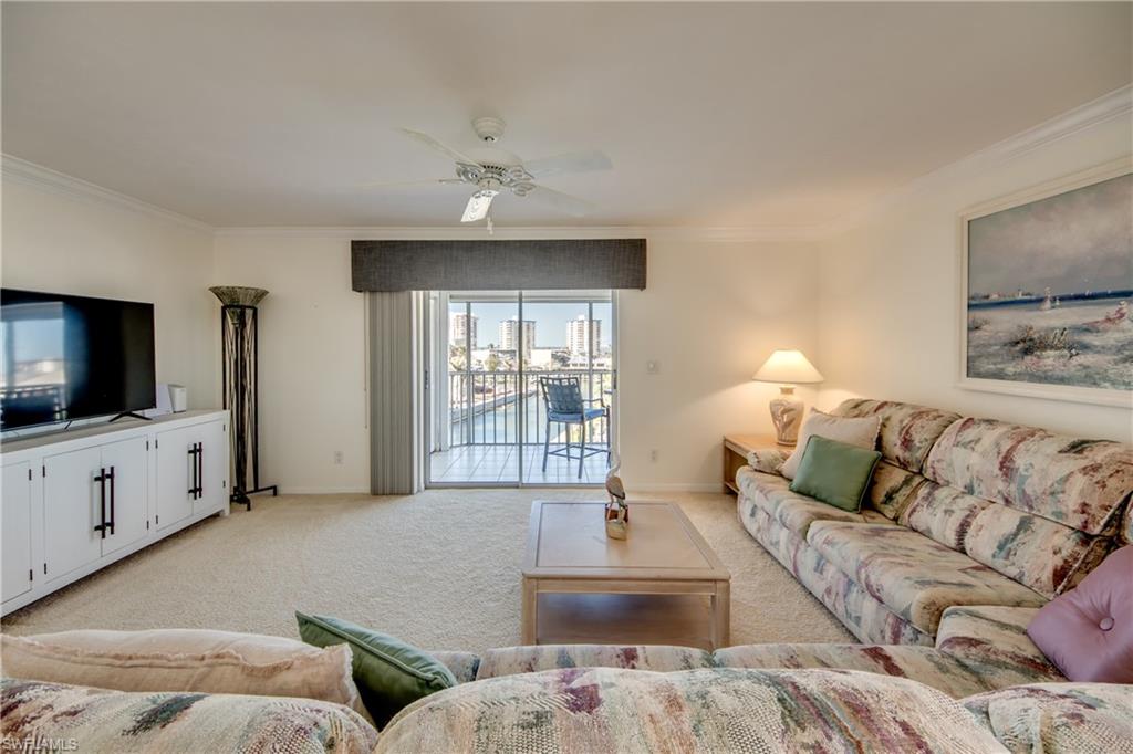 ROYAL PELICAN TOWNHOUSE - Residential