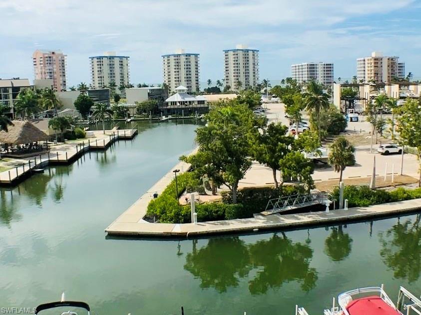 ROYAL PELICAN TOWNHOUSE - Residential