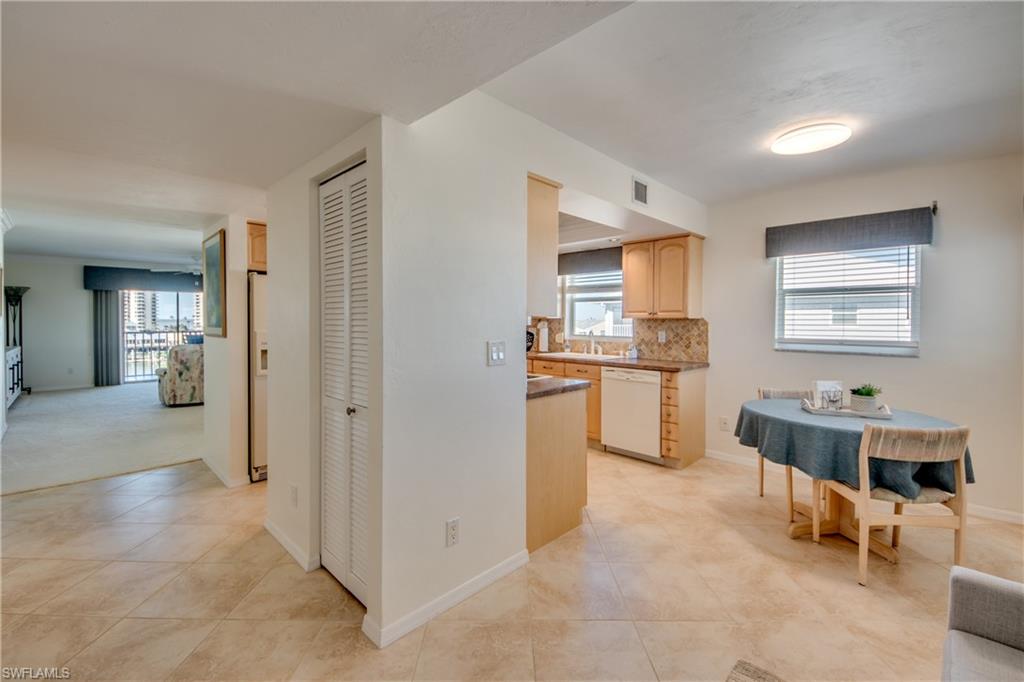 ROYAL PELICAN TOWNHOUSE - Residential