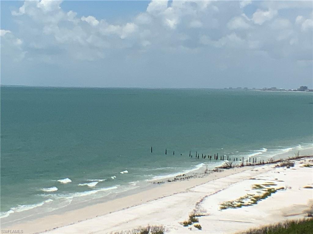 ROYAL PELICAN TOWNHOUSE - Residential