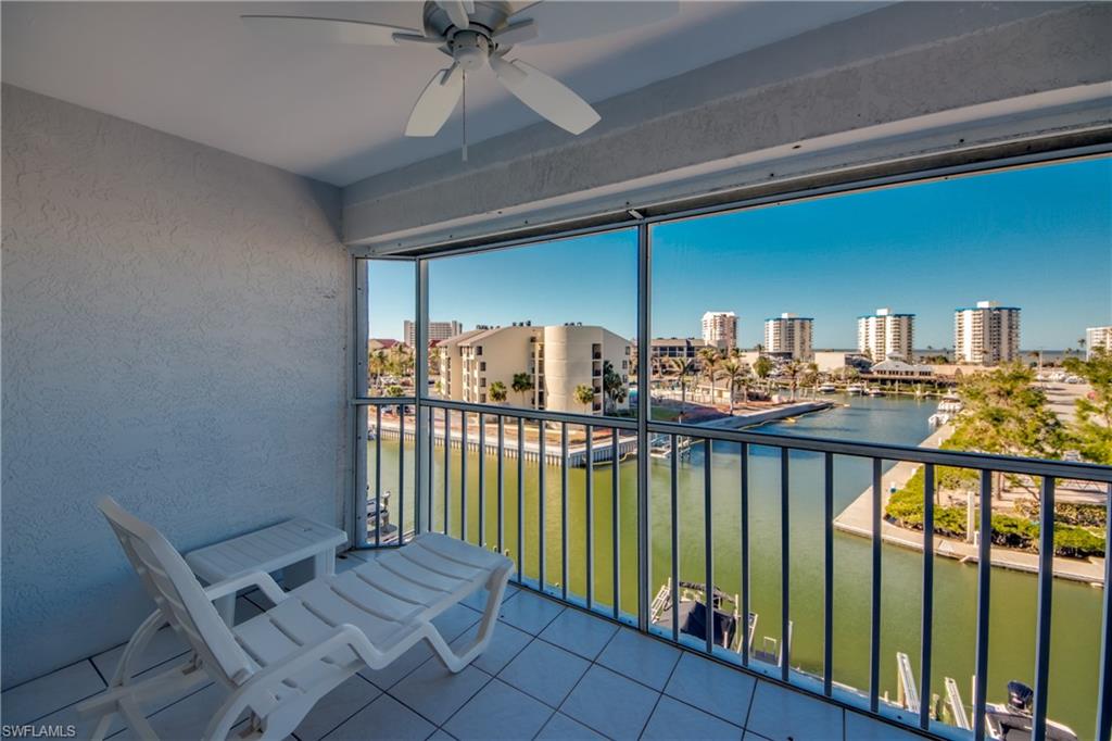 ROYAL PELICAN TOWNHOUSE - Residential