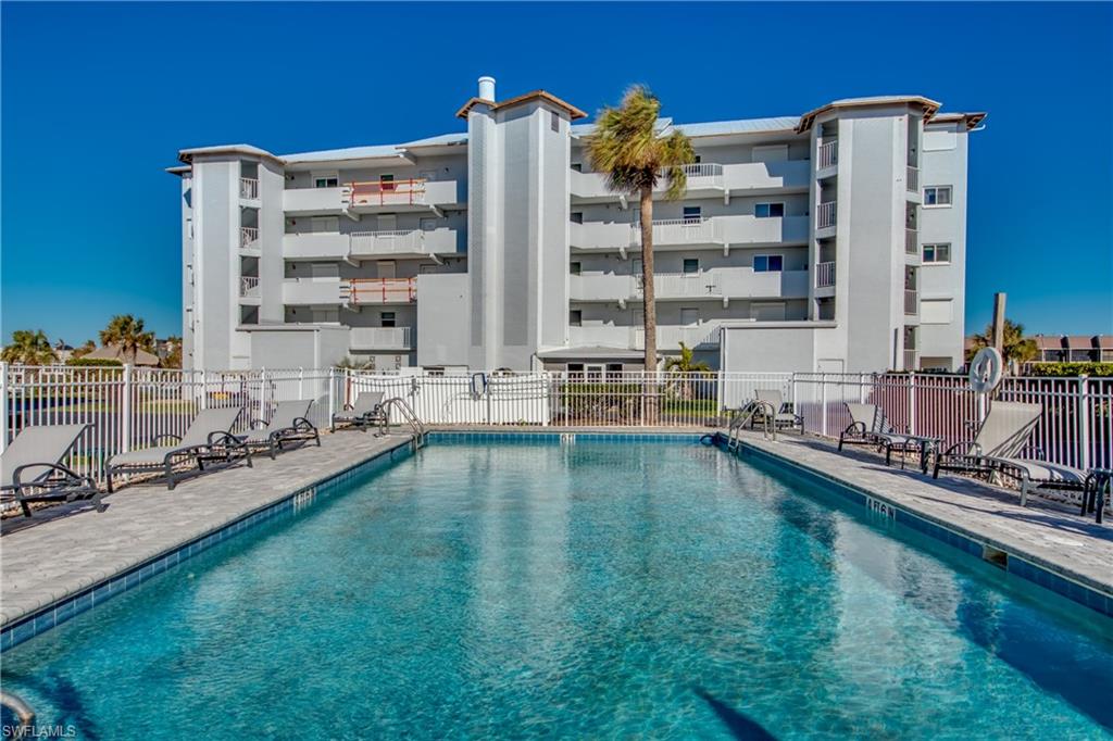 ROYAL PELICAN TOWNHOUSE - Residential