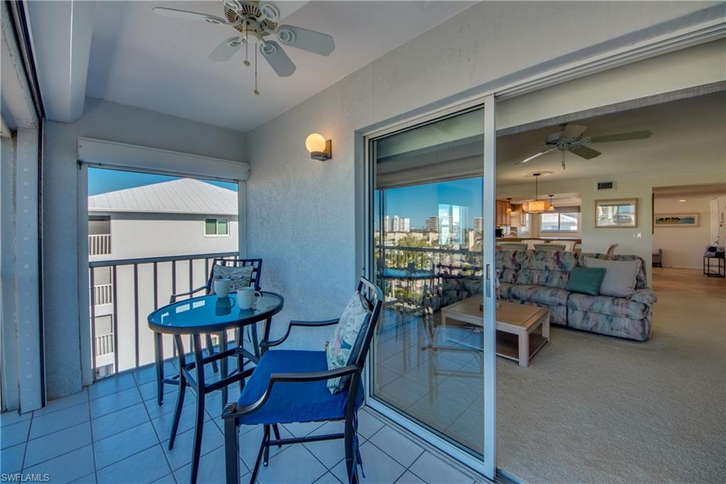 ROYAL PELICAN TOWNHOUSE - Residential