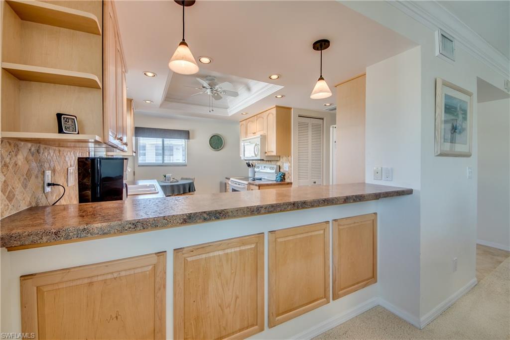 ROYAL PELICAN TOWNHOUSE - Residential